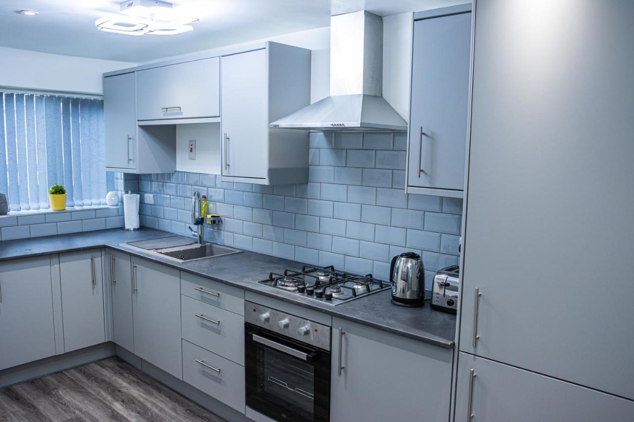 Lush Lodge -Home Away In Telford, For Contractors, Families, Group Of Friends, Long Term Stays المظهر الخارجي الصورة