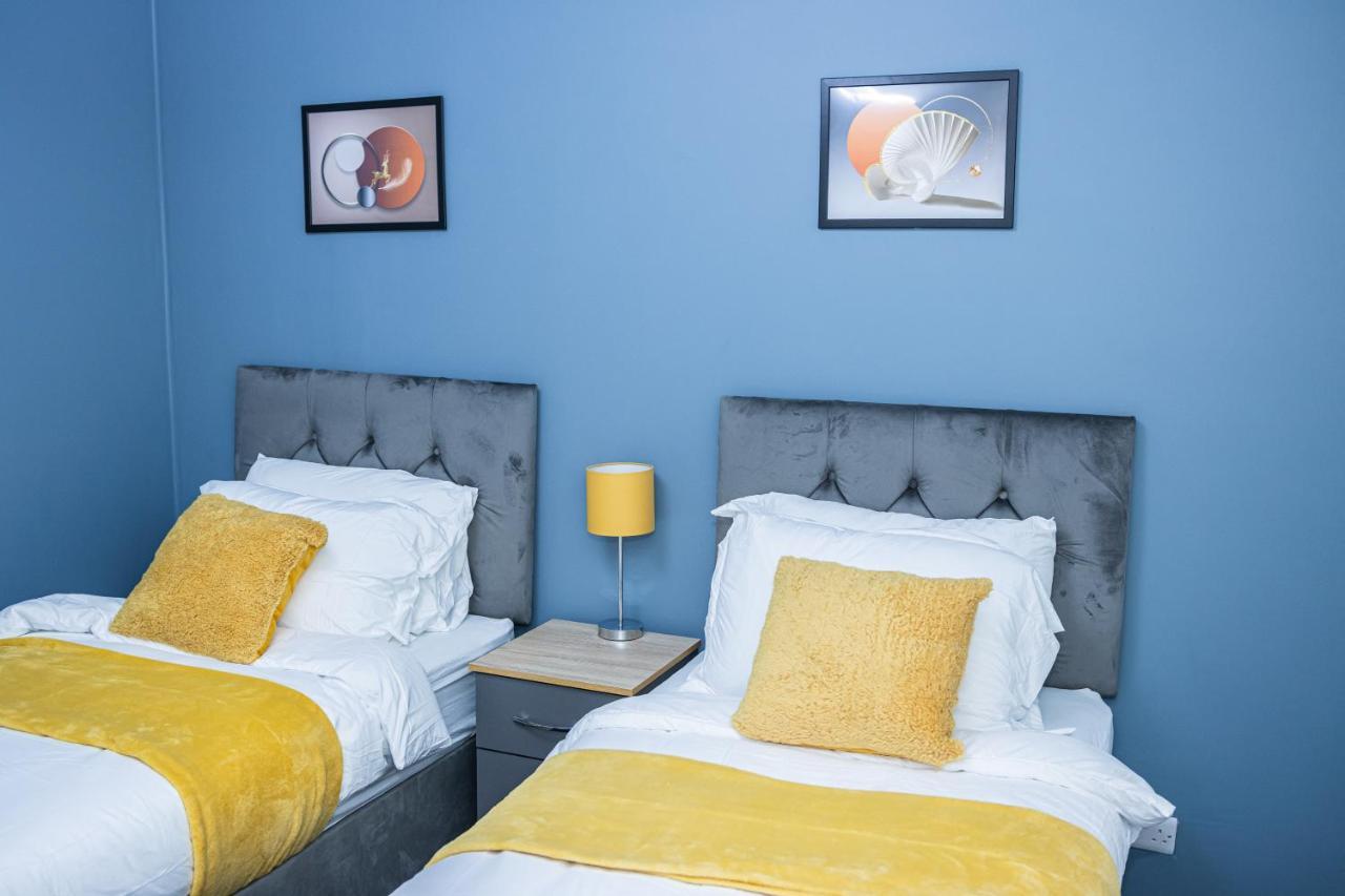 Lush Lodge -Home Away In Telford, For Contractors, Families, Group Of Friends, Long Term Stays المظهر الخارجي الصورة