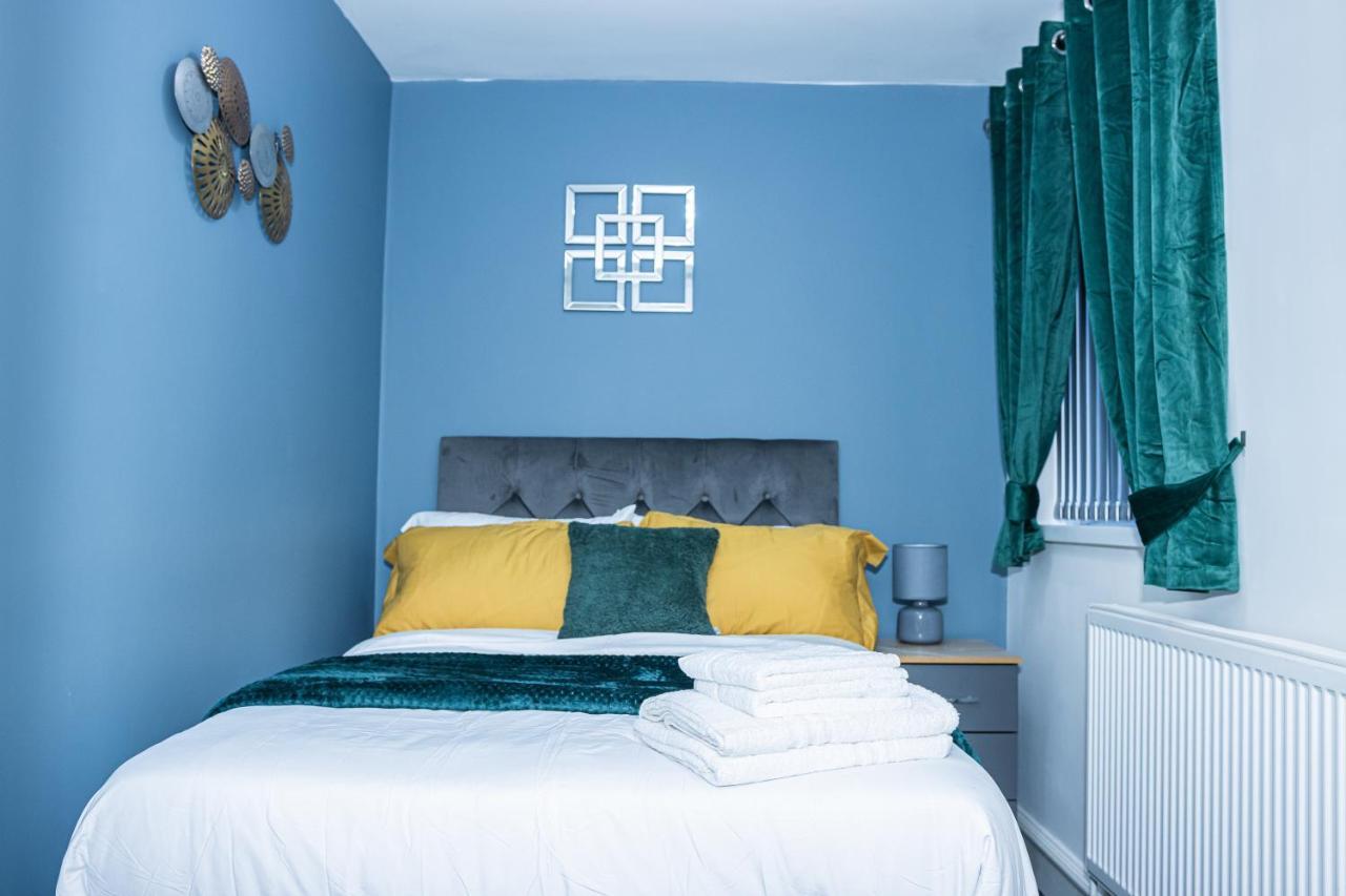 Lush Lodge -Home Away In Telford, For Contractors, Families, Group Of Friends, Long Term Stays المظهر الخارجي الصورة